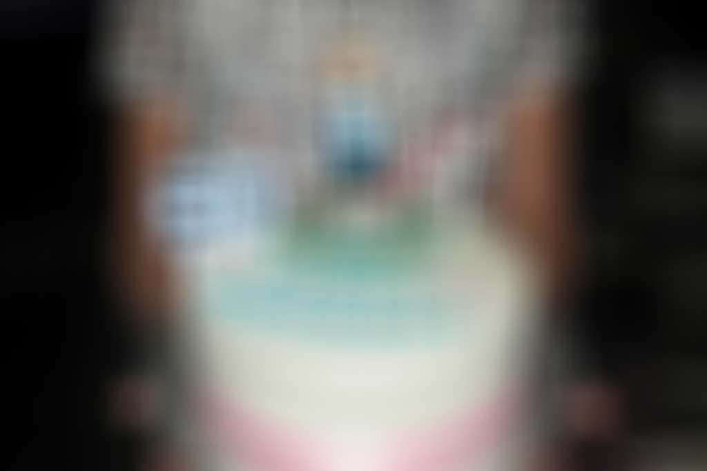 woollacott_jog_northants_cake300.jpg blurred out