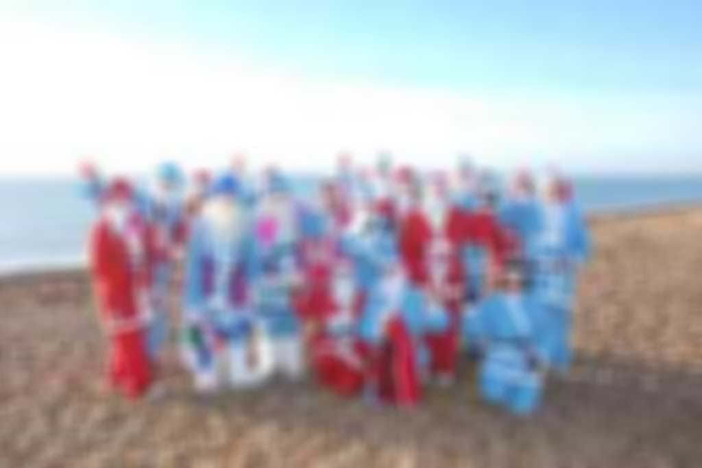 Hampshire_group_on_beach_2.jpg blurred out