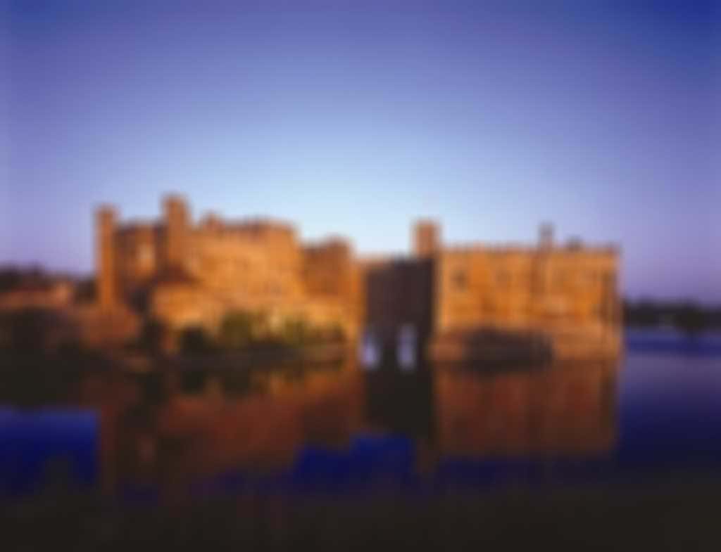 Sunset_Leeds_Castle_Museums_at_Night.jpg blurred out
